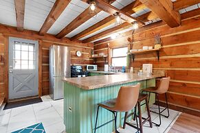 Cabin in the Trees, Hot Tub, Fire Pit