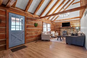 Cabin in the Trees, Hot Tub, Fire Pit