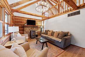 Cabin in the Trees, Hot Tub, Fire Pit