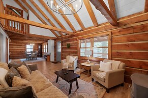 Cabin in the Trees, Hot Tub, Fire Pit