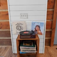 Cabin in the Trees, Hot Tub, Fire Pit