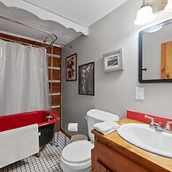 Cabin in the Trees, Hot Tub, Fire Pit