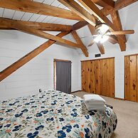 Cabin in the Trees, Hot Tub, Fire Pit
