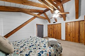 Cabin in the Trees, Hot Tub, Fire Pit