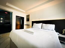 LUXE APARTMENTS