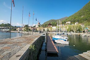 Patty New Apartment in Laveno Center