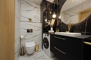 Apartment With Parking by Renters