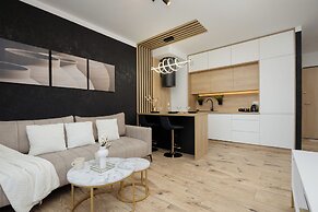 Apartment With Parking by Renters