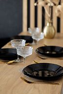 Apartment With Parking by Renters