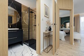 Apartment With Parking by Renters