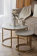 Apartment With Parking by Renters