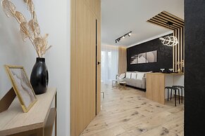 Apartment With Parking by Renters