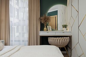 Apartment With Parking by Renters