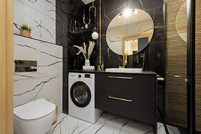 Apartment With Parking by Renters