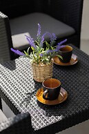 Apartment With Parking by Renters