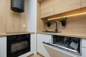 Apartment With Parking by Renters