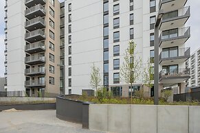 Apartment With Parking by Renters