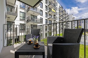 Apartment With Parking by Renters