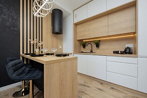 Apartment With Parking by Renters