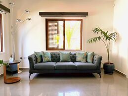 Villa With Pool and Garden 9 min to Beach in Lapta