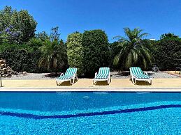 Villa With Pool and Garden 9 min to Beach in Lapta