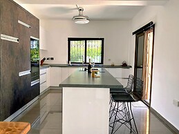 Villa With Pool and Garden 9 min to Beach in Lapta