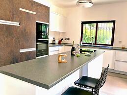 Villa With Pool and Garden 9 min to Beach in Lapta