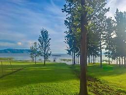 Eben Lake Kivu Cottages and Villas