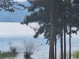 Eben Lake Kivu Cottages and Villas