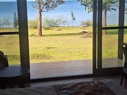 Eben Lake Kivu Cottages and Villas