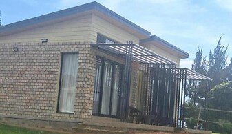 Eben Lake Kivu Cottages and Villas