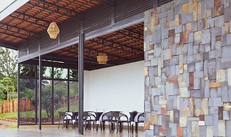 Eben Lake Kivu Cottages and Villas