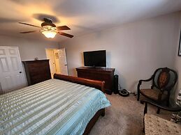 Beautiful APT W Office Area 2BR Long Term