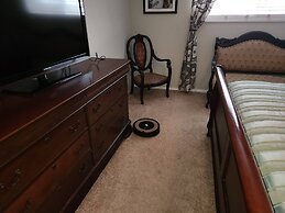 Beautiful APT W Office Area 2BR Long Term