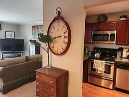 Beautiful APT W Office Area 2BR Long Term