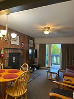 Mt Green Quick Walk to Lift Pool Sauna hot tub