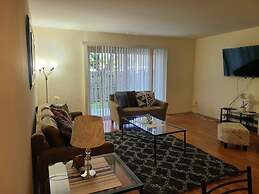 2BR 2B Clean Spacious Great Location