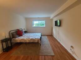 2BR 2B Clean Spacious Great Location