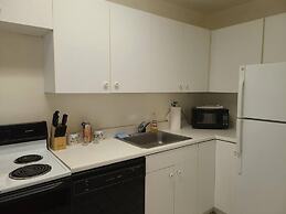 2BR 2B Clean Spacious Great Location