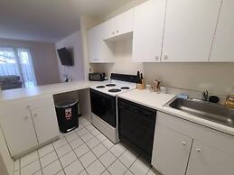 2BR 2B Clean Spacious Great Location