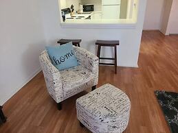 2BR 2B Clean Spacious Great Location