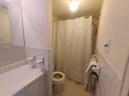 2BR 2B Clean Spacious Great Location