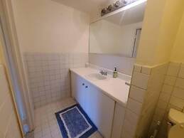 2BR 2B Clean Spacious Great Location