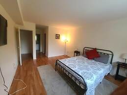 2BR 2B Clean Spacious Great Location