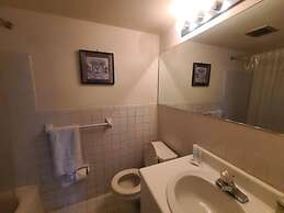 2BR 2B Clean Spacious Great Location