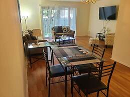 2BR 2B Clean Spacious Great Location