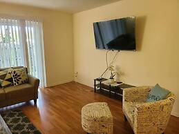 2BR 2B Clean Spacious Great Location