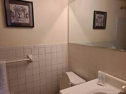 2BR 2B Clean Spacious Great Location