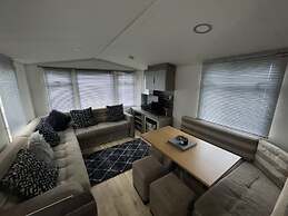 Beautiful 3-bed Cabin in Rhyl- Family Holiday Home