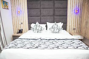 LE RIVERA APARTMENTS